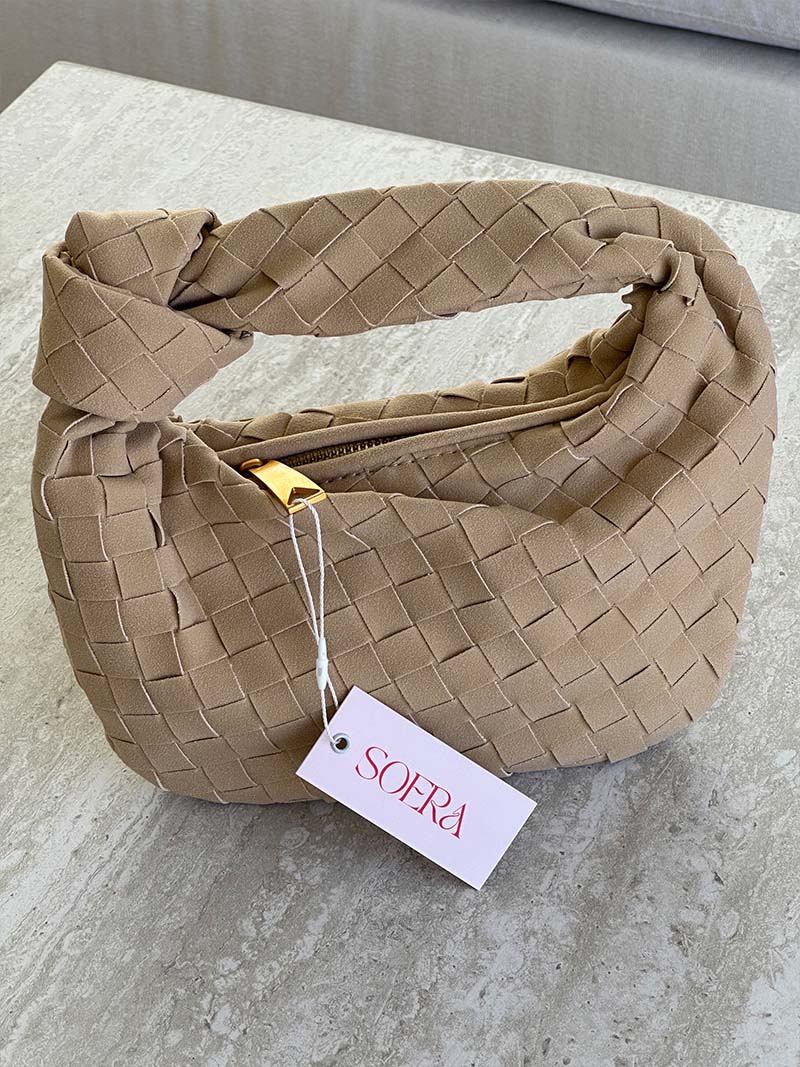 Mini sac en daim tressé – Élégance et raffinement au quotidien