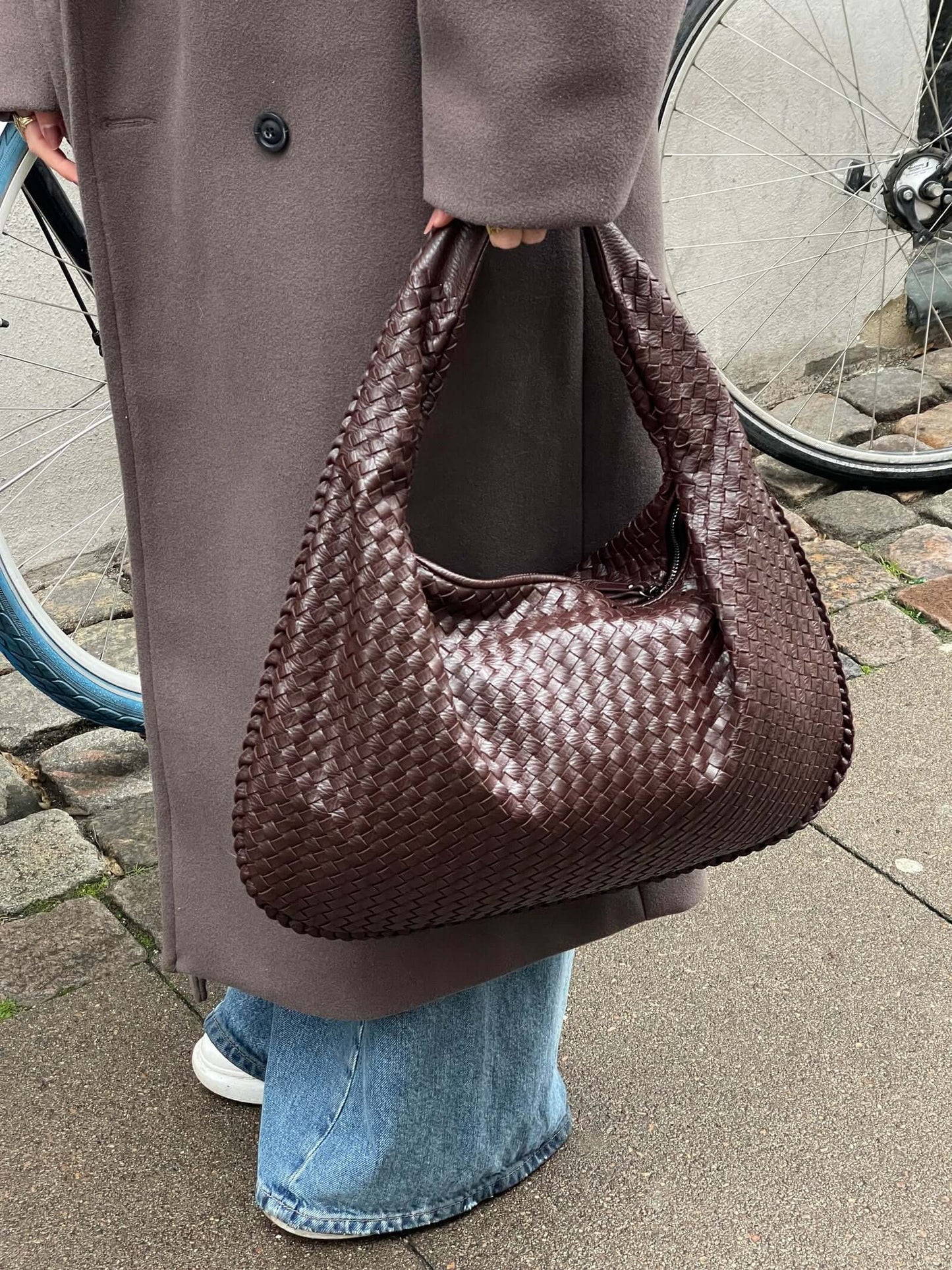 Sac à main élégant en cuir vegan – Style intemporel et détails tressés