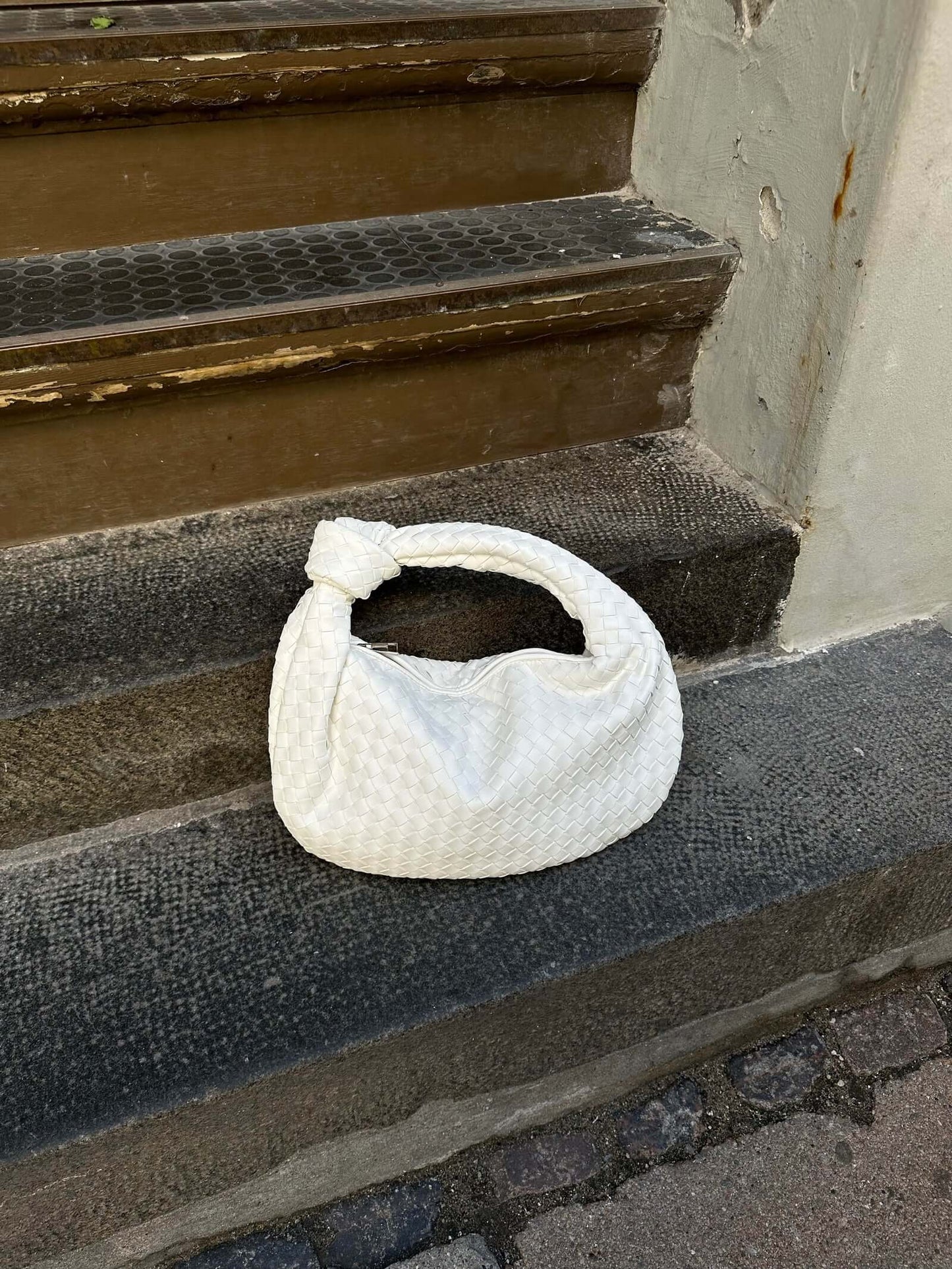 Sac bandoulière tressé – Élégance et intemporalité