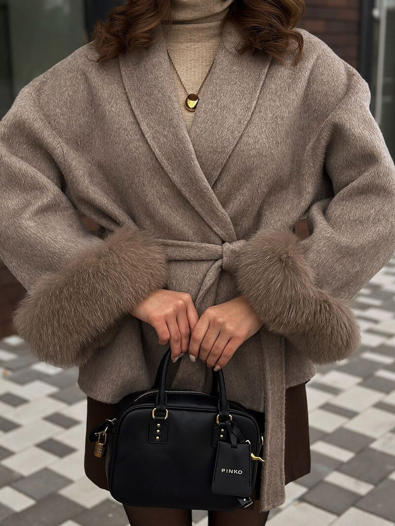 Manteau Grace en fausse fourrure – Élégance et chaleur en toute saison