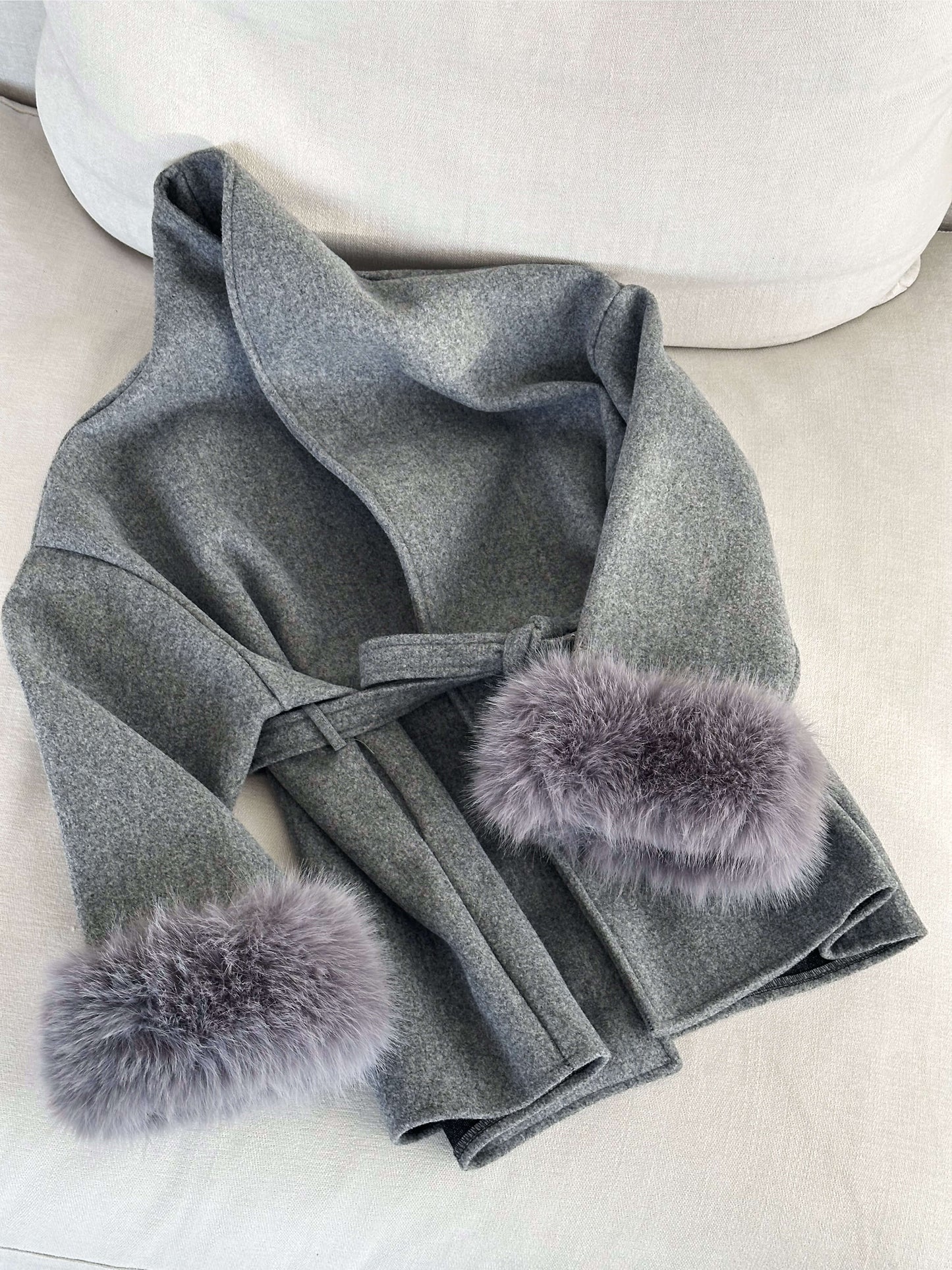 Manteau Grace en fausse fourrure – Élégance et chaleur en toute saison