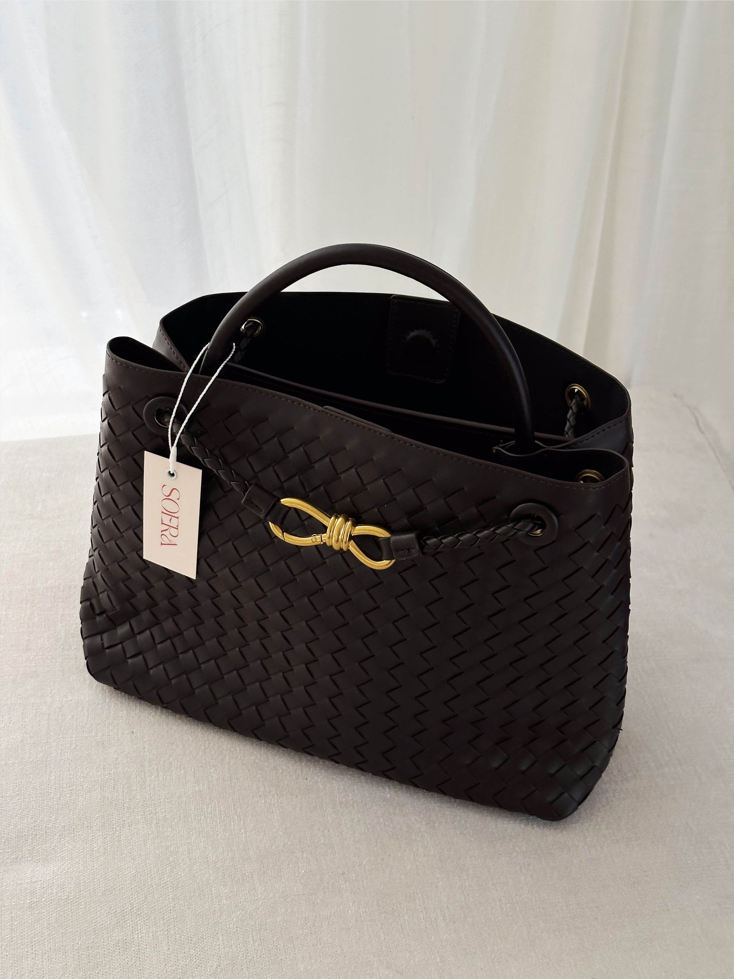 Sac tressé Lucia – Élégance et raffinement au quotidien