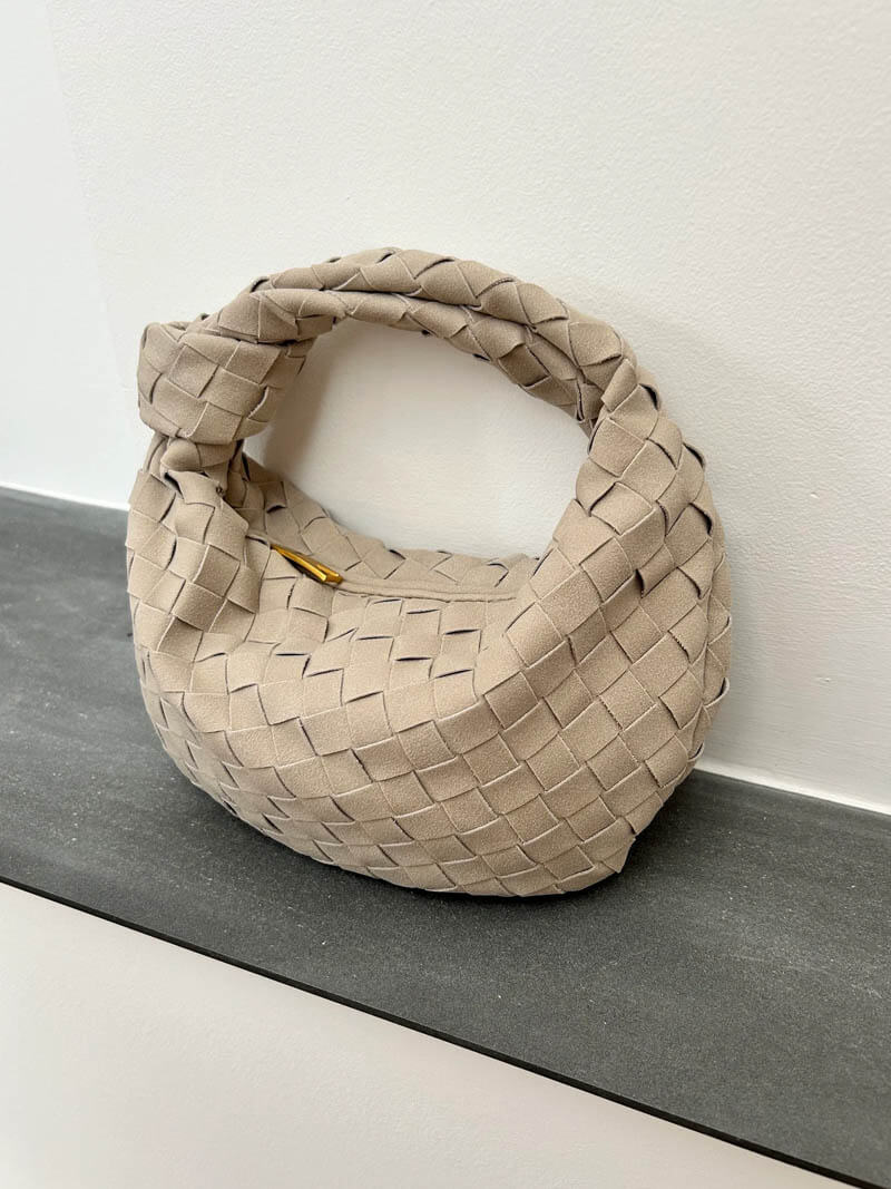 Mini sac en daim tressé – Élégance et raffinement au quotidien