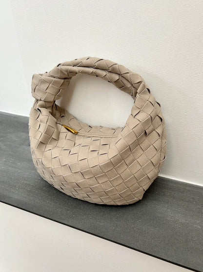 Mini sac en daim tressé – Élégance et raffinement au quotidien