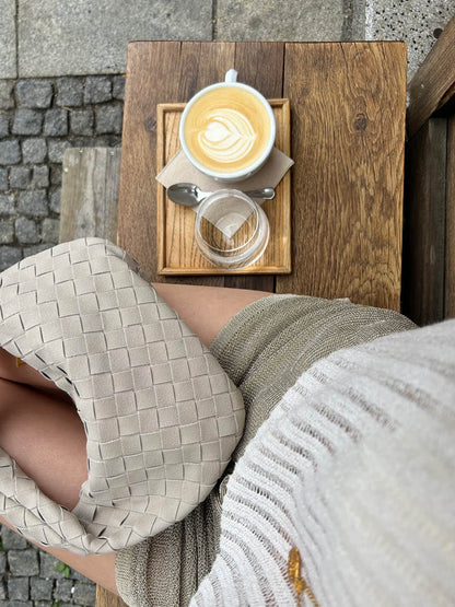 Mini sac en daim tressé – Élégance et raffinement au quotidien