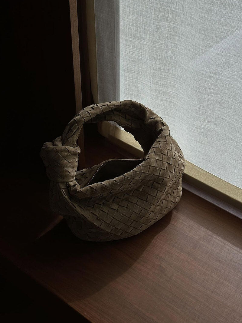 Sac tressé en daim – Élégance et praticité au quotidien