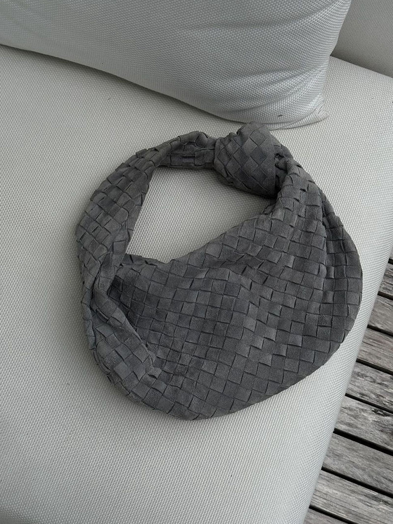 Sac tressé en daim – Élégance et praticité au quotidien