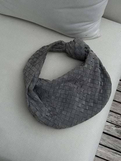 Sac tressé en daim – Élégance et praticité au quotidien