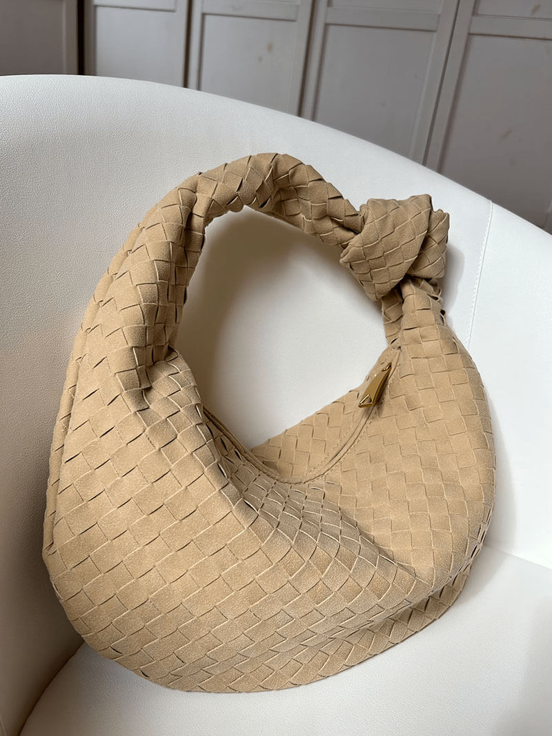 Sac tressé en daim – Élégance et praticité au quotidien
