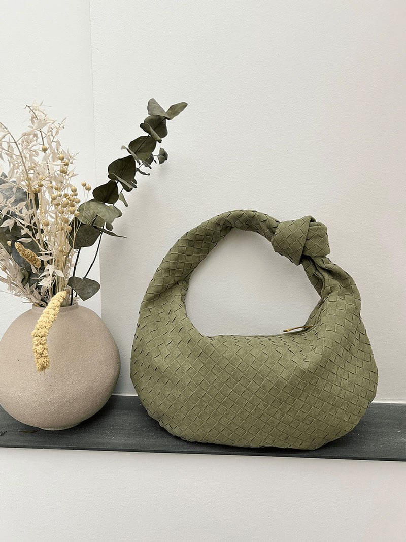 Sac tressé en daim – Élégance et praticité au quotidien