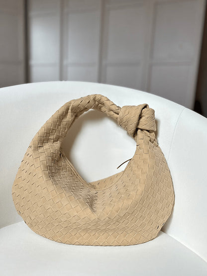 Sac tressé en daim – Élégance et praticité au quotidien