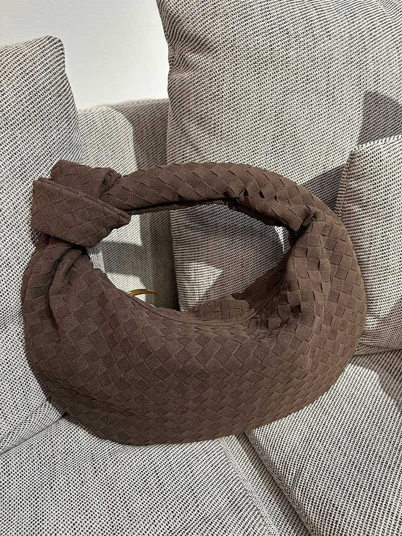 Sac tressé en daim – Élégance et praticité au quotidien