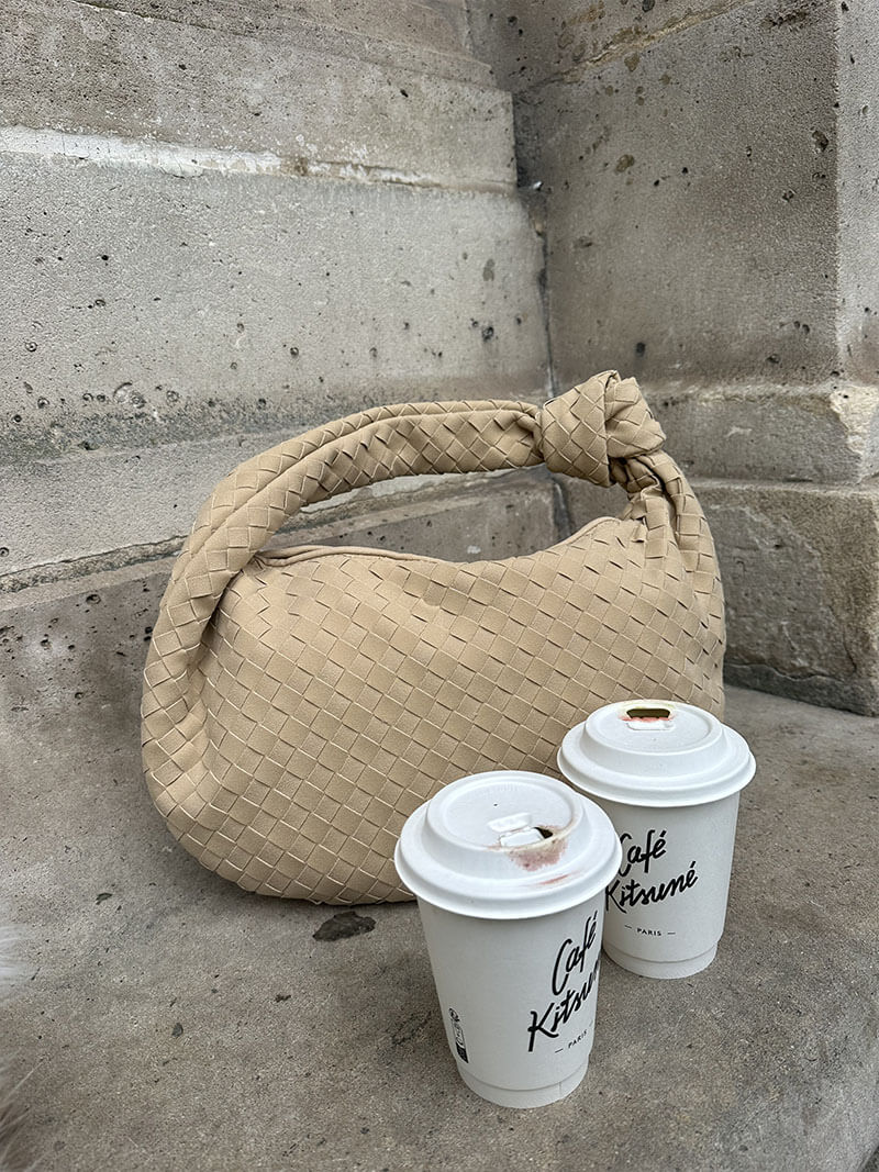 Sac tressé en daim – Élégance et praticité au quotidien