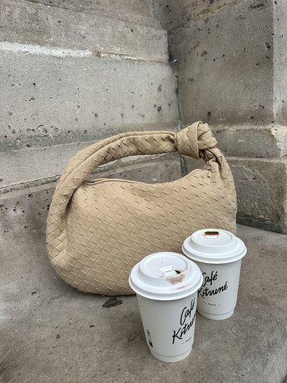 Sac tressé en daim – Élégance et praticité au quotidien