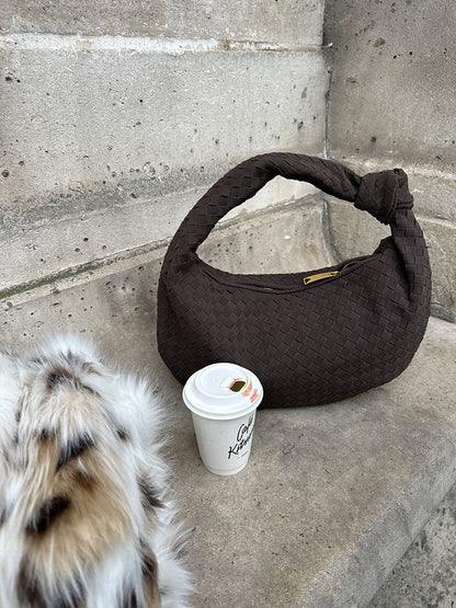 Sac tressé en daim – Élégance et praticité au quotidien